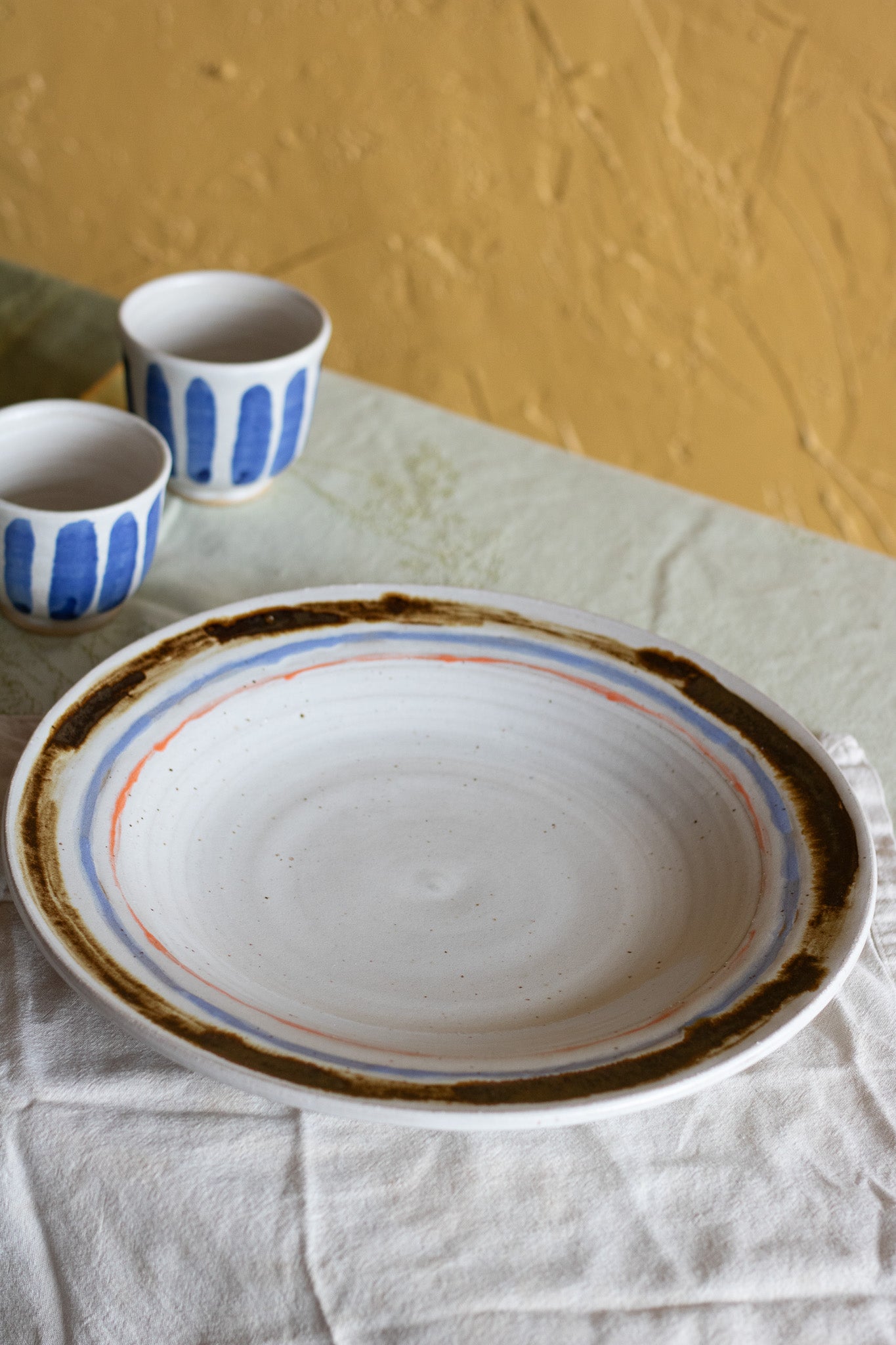 11" Shallow Wide Rim Serving Plate