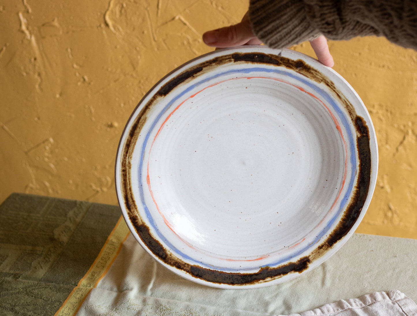 11" Shallow Wide Rim Serving Plate