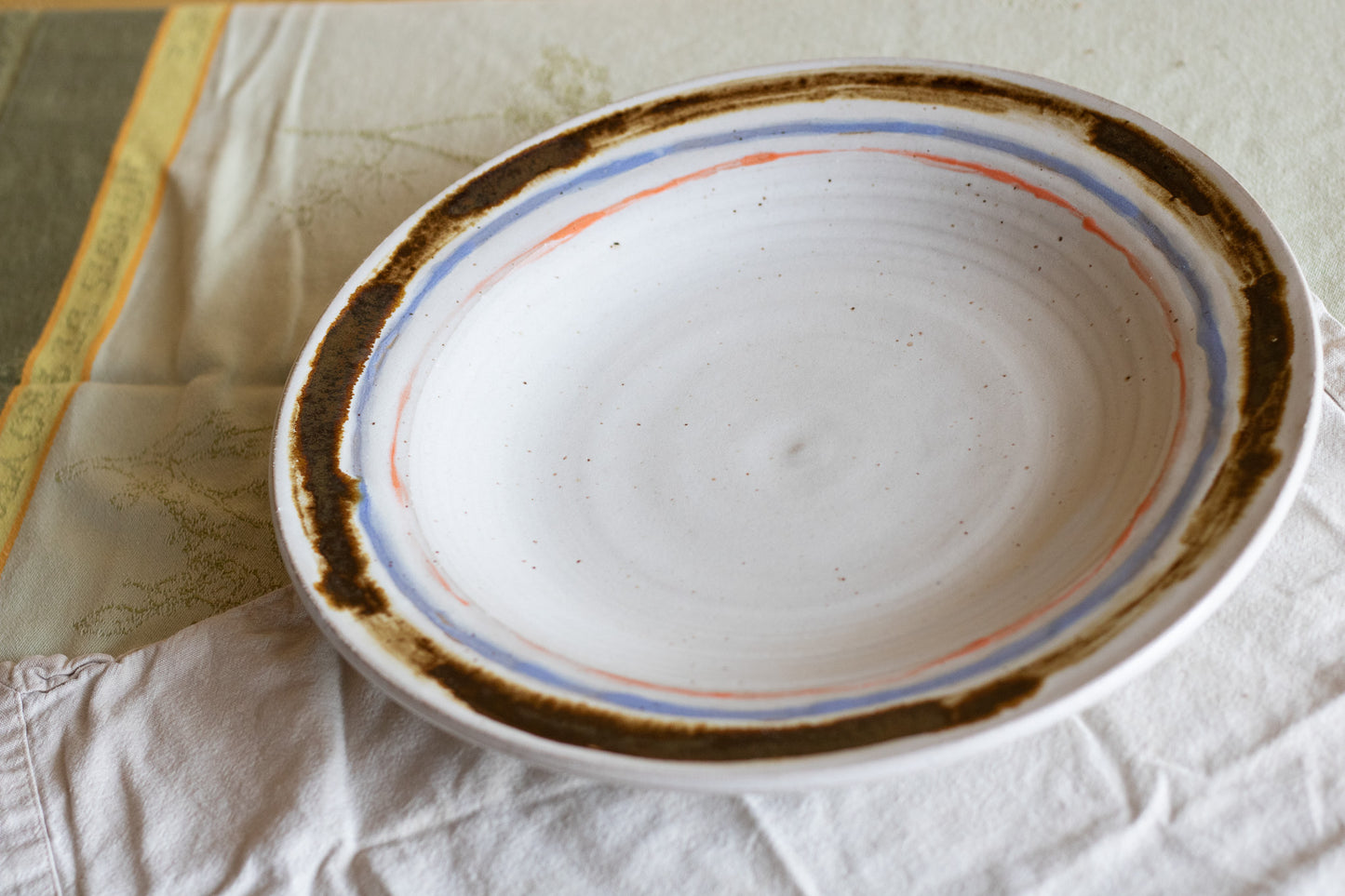 11" Shallow Wide Rim Serving Plate