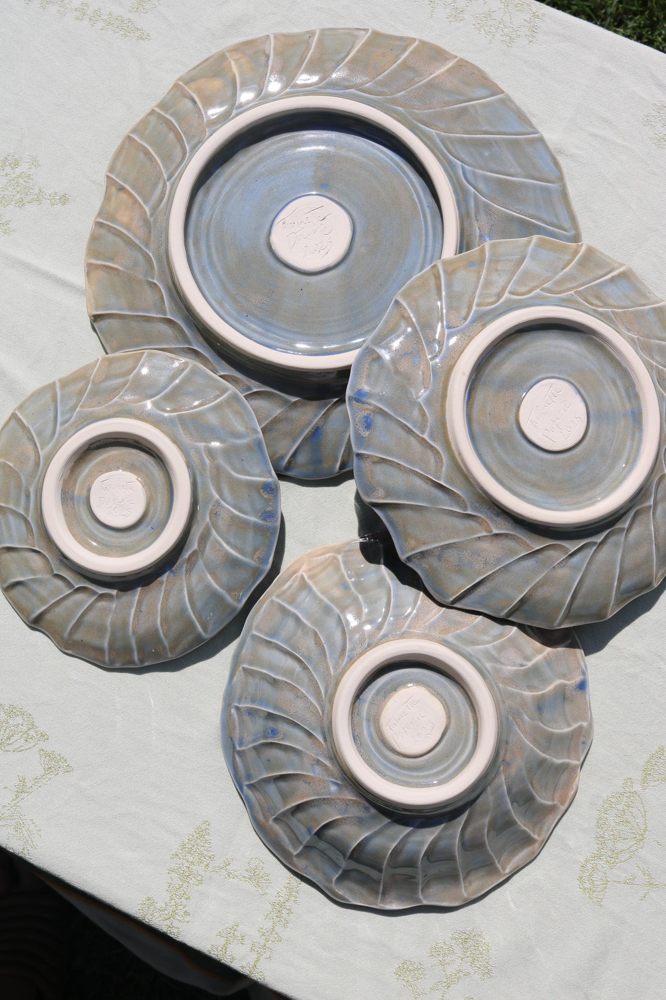 Orage (Storm) Peony Dinnerware