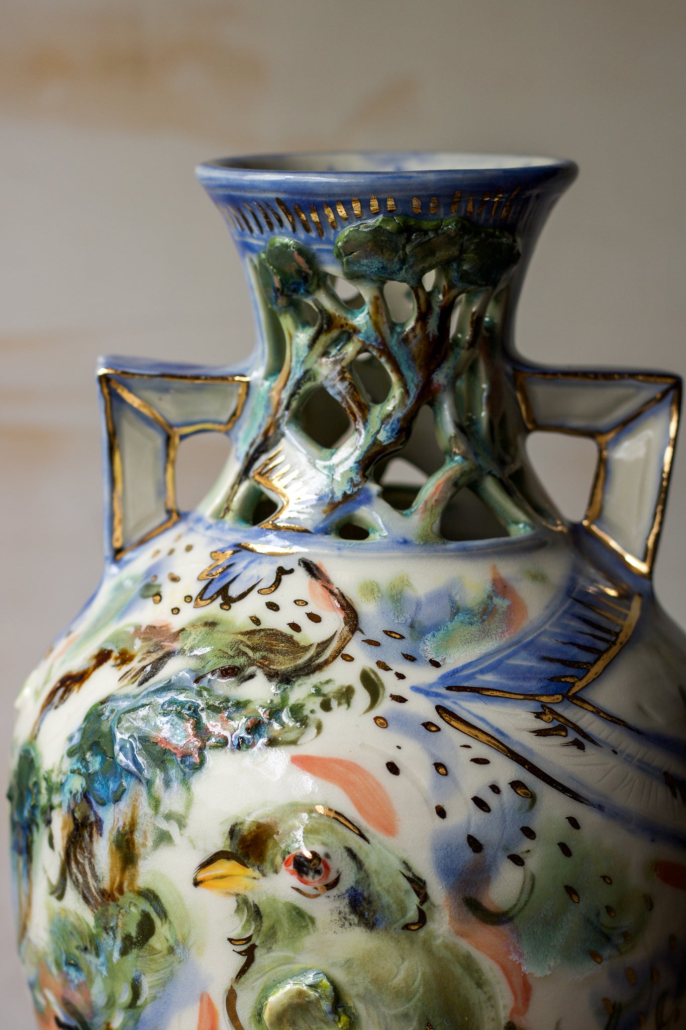 Elegant Trogon Vase