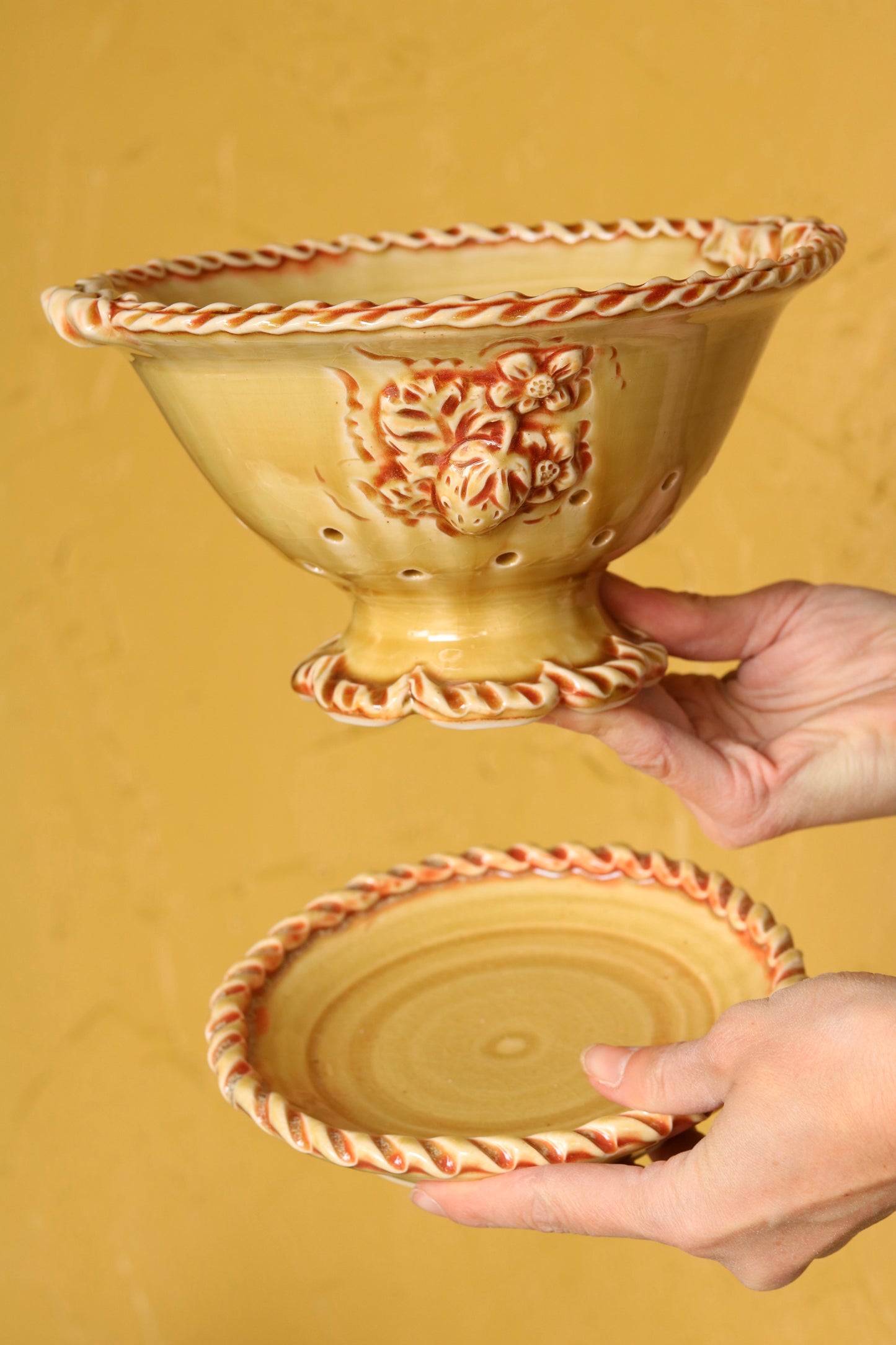 Strawberry Fruit Bowl with Drain Plate