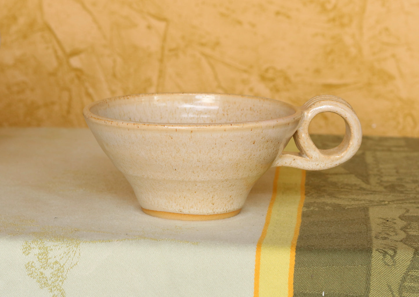 Coil Handled Bowl (3 Colors)