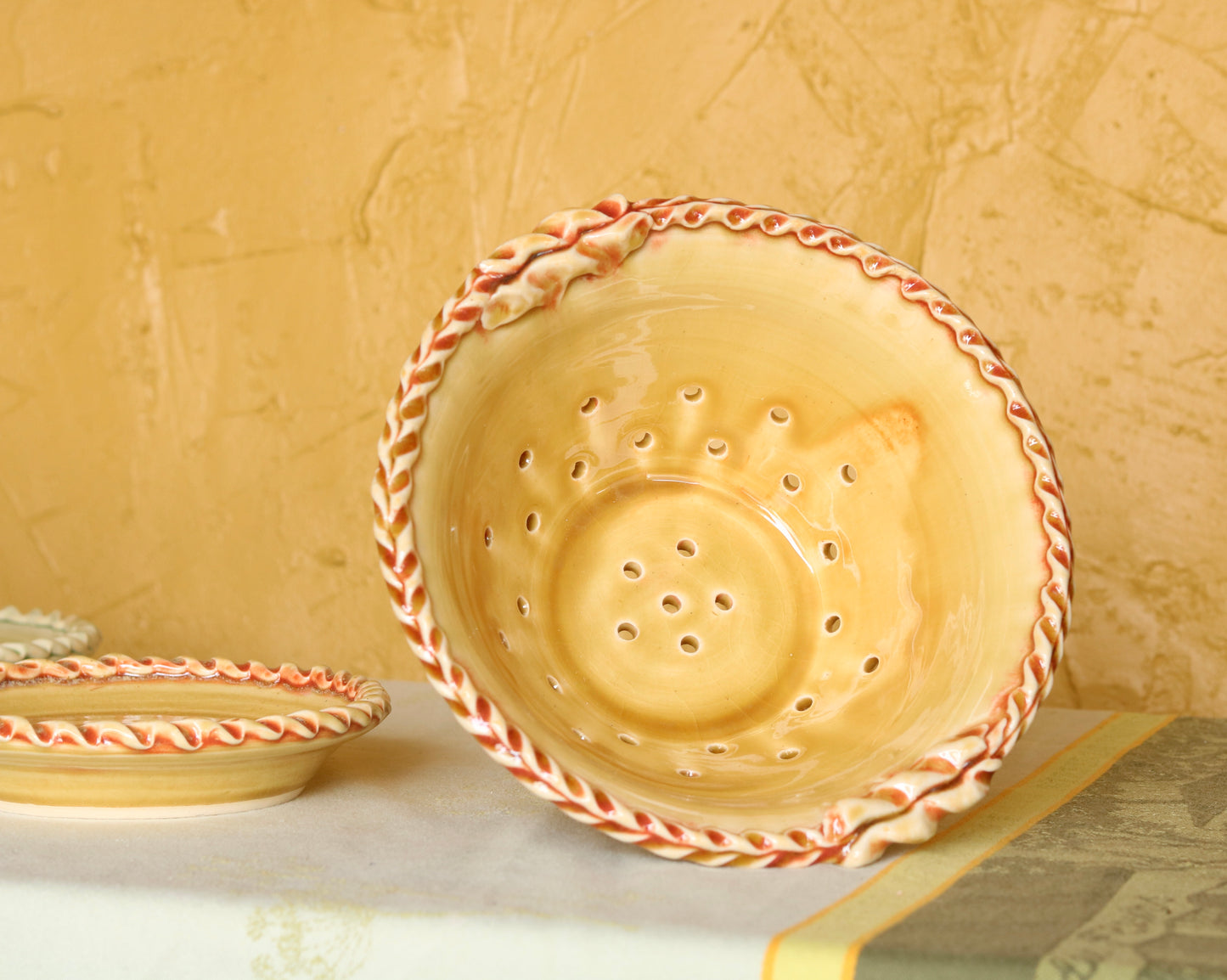 Strawberry Fruit Bowl with Drain Plate